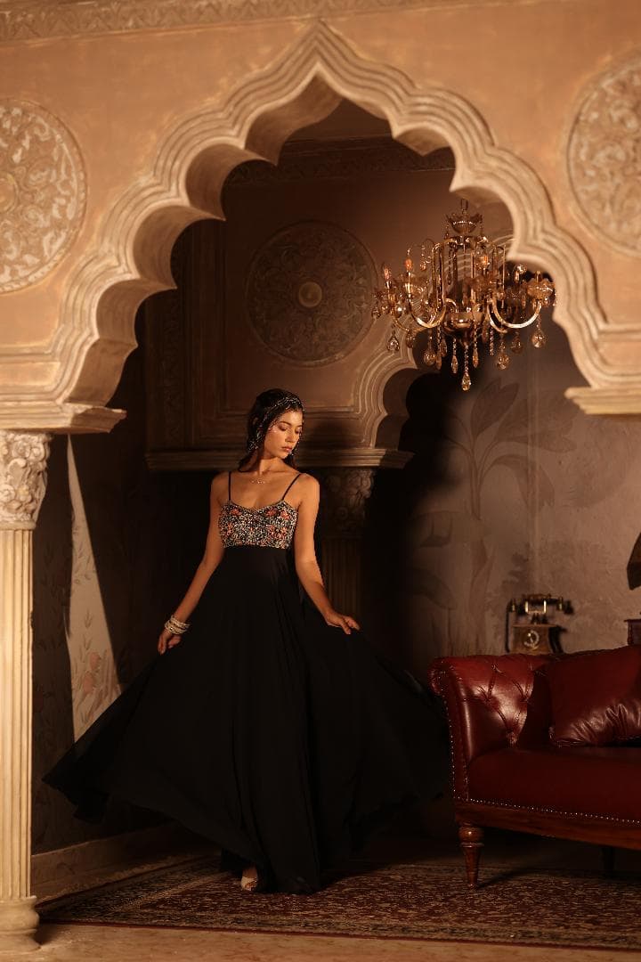 BLACK ROMANCE view 7